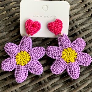 💛 Host Pick 💛Beaded, lavender flower earrings